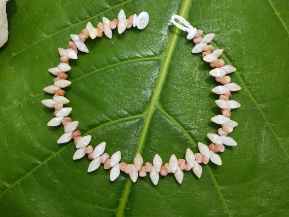 Kauai Kahelelani Shell Bracelet: Kahelelani Shells, Puka Shells, 50lb Nylon String, Hawaiian Shell Jewelry, Beach Bracelet, Kauai Handmade