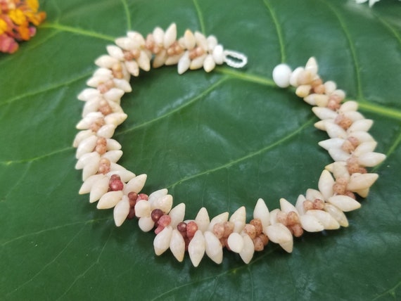 Kahelelani Shell Bracelet: Laiki Shells, Kahelelani Shells, Puka Shells, Kauai Shell Jewelry, Kauai Niihau Shells, Rare Hawaiian Shells