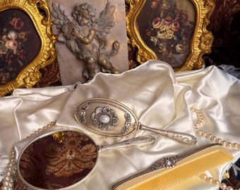 Ensemble de vanité vintage Godinger • Miroir, brosse, peigne en métal argenté • Détails nacrés