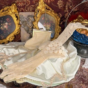 Edwardian Ivory Crochet Gloves c.1910–1920 | Floral Lace Gloves | Early 20th Century