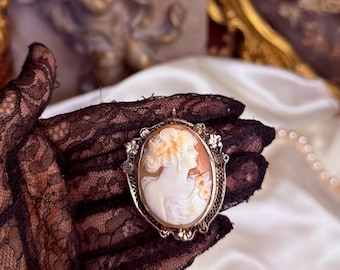 Pendentif ancien en broche camée en coquillages sculptés à la main, cadre en filigrane avec portrait de femme