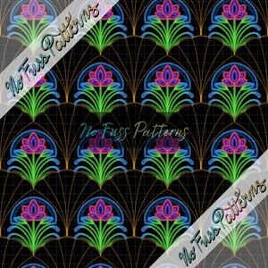 Op de afbeelding: Een herhalend patroon met gestileerde lotusbloemen in paars, groen en blauw, tegen een zwarte achtergrond. Het ontwerp bevat een raster van gouden lijnen en de tekst "No Fuss Patterns".