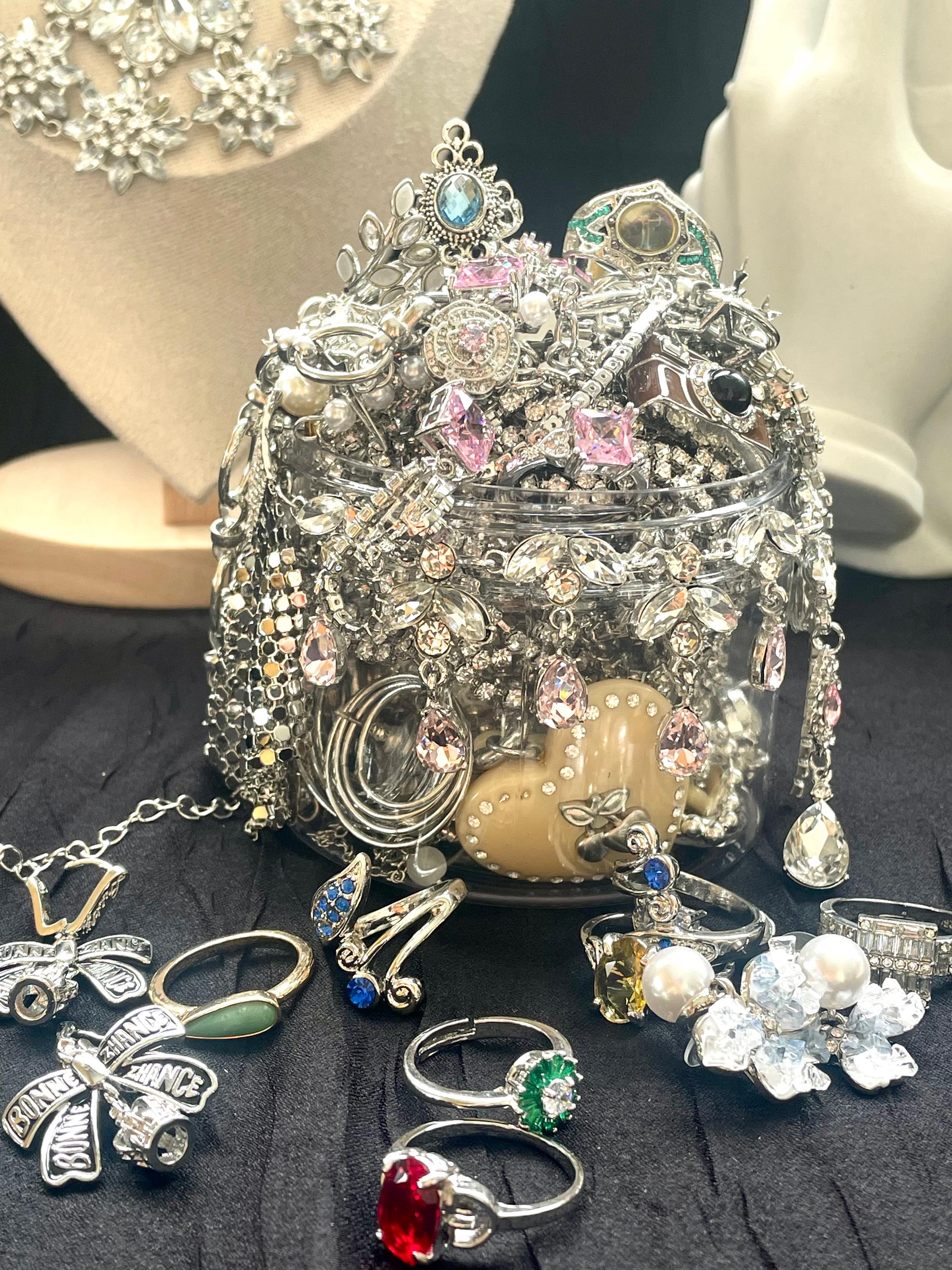 Thrifted jewelry mystery box - Etsy 日本