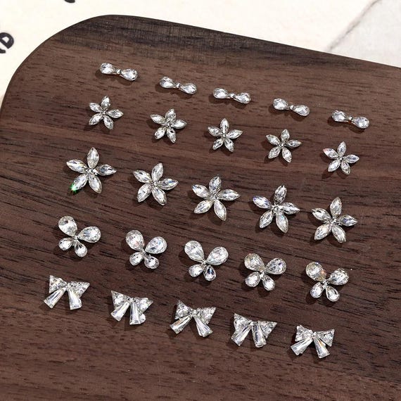 6Pcs Zircon five-petal butterfly bow nail art decoration