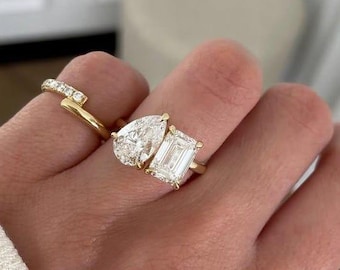 Toi et Moi Engagement Ring, Two Stone Ring, Emerald & Pear Toi et Moi Moissanite Diamond Ring, 14k Gold Emerald Toi et Moi Ring for Women.