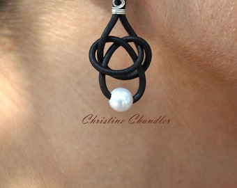 Leather and Pearl Earrings - 1 Pearl Friendship Knot - Pearl and Leather - Pearl and Leather earrings - Pearl and Leather Jewelry - Pearl