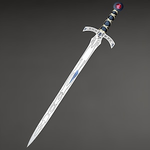 Könnte beinhalten: Ein silbernes Schwert mit detailliertem Design auf Klinge und Griff. Der Griff hat schwarze und goldene Akzente, und ein roter Edelstein ziert den Knauf. Die Klinge hat einen blauen Akzent.