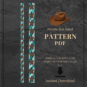 Puede incluir: Un patrón PDF digital para una banda de sombrero Peyote. El diseño presenta un patrón repetido de tortugas marrones sobre un fondo turquesa y blanco. La banda del sombrero mide 2,1 cm de ancho y 47,4 cm de largo. Incluye el texto "PATTERN PDF".