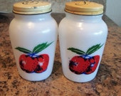 Anchor Hocking Fire King APPLE Salt and Pepper Range Shakers