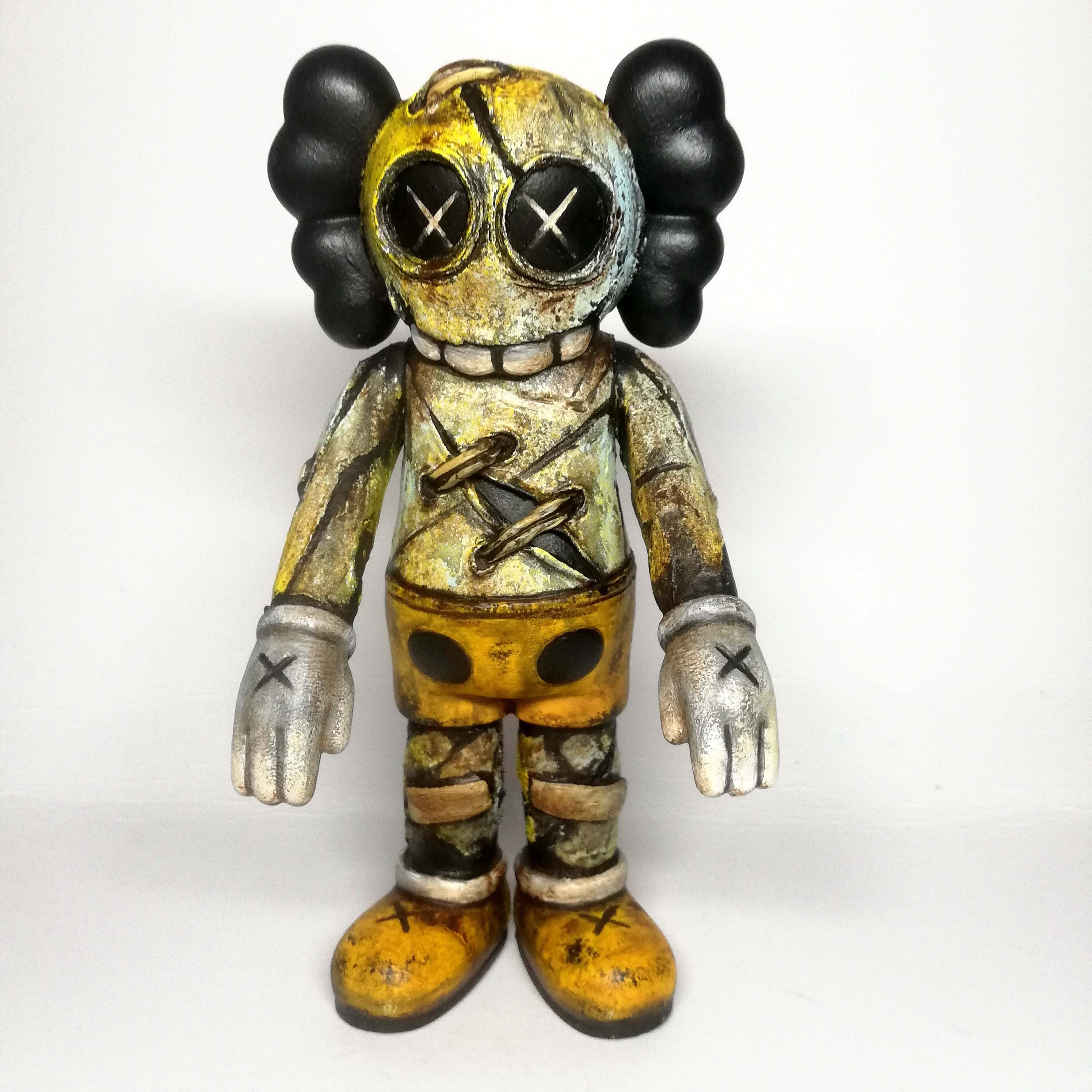 kaws フィギュア KAWS Holiday UK Vinyl Figure Set of 3 Brown - Grey - Black