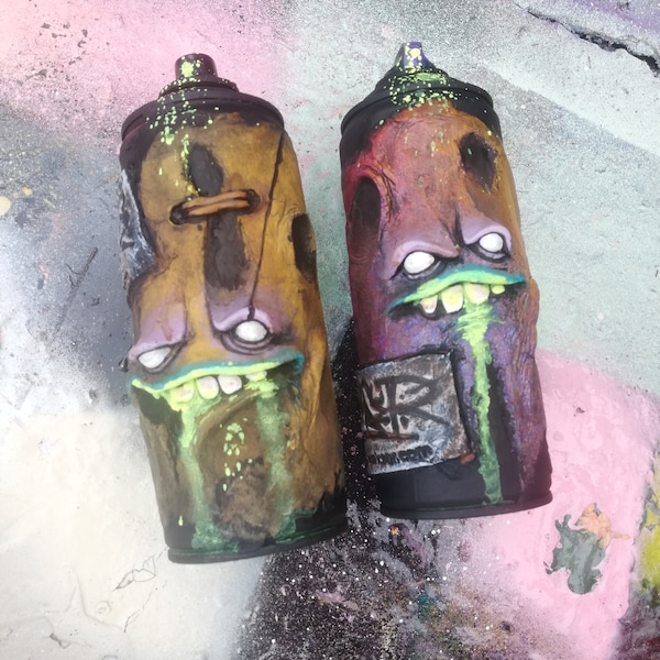 Sculptures en bombe de peinture graffiti par Hoakser, lot de 2