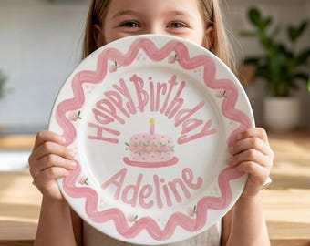 Plato personalizado de cumpleaños para niña / Diseño de pastel floral de cuadros rosas / Plato de recuerdo con nombre personalizado / Plato para pastel de primer cumpleaños / B062