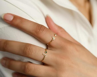 Anillo con inicial personalizada • Anillo ajustable con piedra de nacimiento • Anillo con letra • Joyería con piedras preciosas • Regalo de cumpleaños • Anillo para madres • Regalo para damas de honor