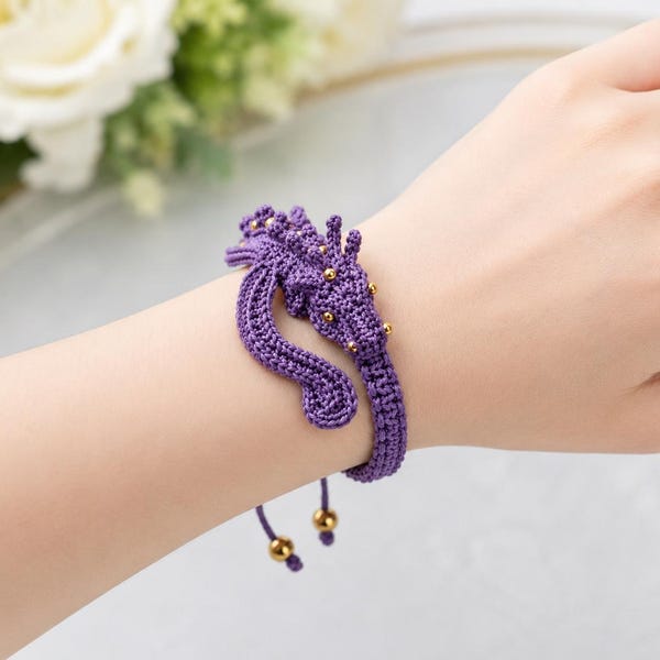 Haakpatroon voor een drakenarmband, amigurumi bedelsieraad, verstelbare macraméarmband (PDF-patroon)