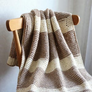 Modern Crochet Blanket Builder for Creative Makers - Design Your Own Throws with Textures & Stripes