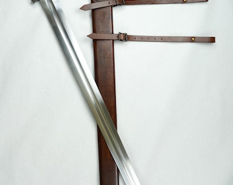 Espada vikinga del siglo XI con vaina de madera