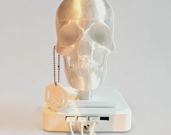 Lámpara de escritorio USBone/Gótica con concentrador USB integrado y 3 LED blancos independientes. Doble función.