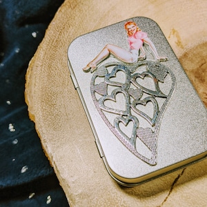 Pin Up Notion Tin with BONUS Stitch Marker Sampler -  for Makers - Notions Keepers Organizer