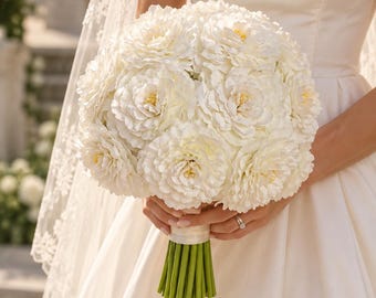 Bruidsboeket met witte pioenrozen, ivoorkleurige kunstbloemen voor de bruiloft, boeket met realistische rozen, elegant rond bruidsboeket, handgemaakte bruidsbloemen