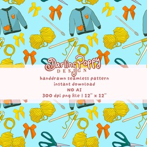 Könnte beinhalten: Ein nahtloses Muster mit handgezeichneten Illustrationen von Strickartikeln. Das Design umfasst blaue Strickjacken, gelbe Wollknäuel, orange und gelbe Schleifen, Stricknadeln und Scheren auf hellblauem Hintergrund. Der Text "Darling Poppy Design" ist ebenfalls enthalten.