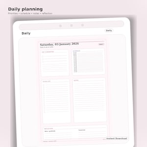 Puede incluir: Una plantilla de planificador diario digital con un diseño rosa y blanco. El planificador incluye secciones para prioridades, horario, lista de tareas, notas y reflexión. La fecha es sábado 03 de enero de 2026. El texto "Descarga instantánea" es visible.