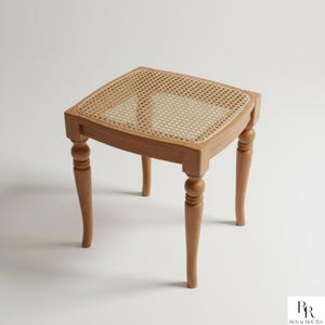 手作りの木製籐スツール｜ラタンシートアクセントスツール｜素朴なファームハウススツール｜スカンジナビア風ボヘミアン家具｜ベッドサイドテーブル｜植木鉢スタンド