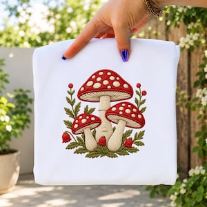 Disegno per ricamo di funghi, motivo per ricamo di funghi velenosi, tema botanico del bosco