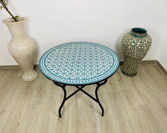 Großer marokkanischer Mosaik-Tisch mit türkisfarbenem Mosaik-Tisch – Ozeanblauer Zellige-Terrassentisch – Handgefertigter Kaffee- oder Esstisch für draußen mit Eisenbasis