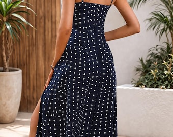 Vestido de verano bohemio floral con tirantes finos, escote cuadrado y abertura para mujer. Vestido elegante y fluido.