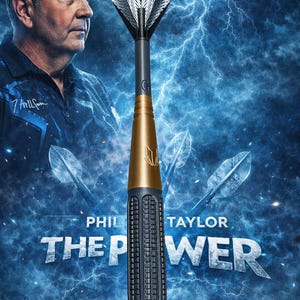 Puede incluir: Un dardo negro, dorado y plateado con el texto "THE POWER" y "PHIL TAYLOR". El dardo tiene un agarre texturizado y una punta, con un fondo de relámpagos azules.