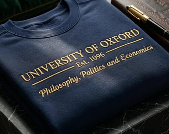 Broderad universitetsskjorta eller tröja, personlig broderad universitetsnamn, år och huvudämne, gåva