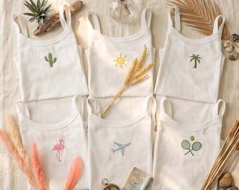 Broderat linne – Kaktus, sol, palm, flamingo, flygplan, tennisdesign – Söta sommartoppar för kvinnor – Resor och semester – Present till henne