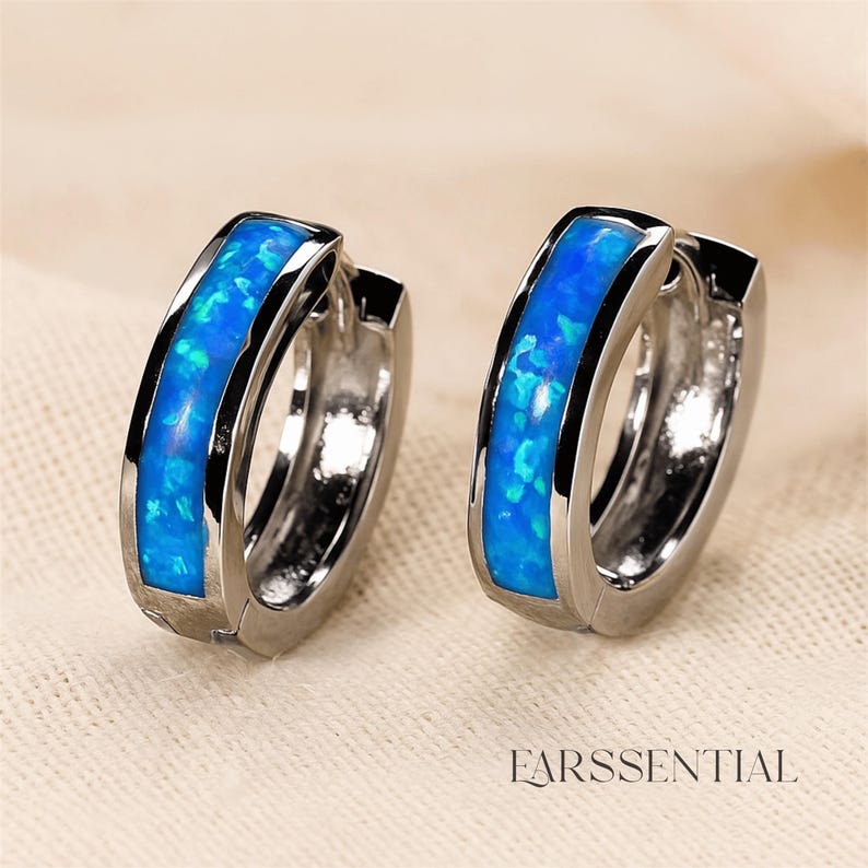 Créoles en opale rose, Créoles Huggie en or rose, Créoles délicates, Créoles avec opale, Petites boucles d'oreilles cercle Silver (Blue Opal)