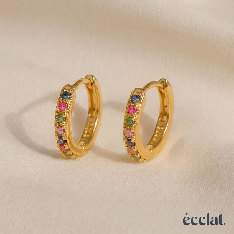 Boucles d'oreilles en zircone multicolore, créoles en acier inoxydable, boucles d'oreilles Huggie colorées, créoles pavé CZ, boucles d'oreilles Dainty Huggie Gold