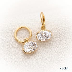 Solitaire Huggie Hoops, Ovala CZ-örhängen, Glittrande hängande örhängen, Diamantörhängen, Eleganta brudsmycken, Present till henne