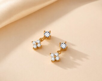 フラワーダングルピアス、フローラルドロップパールピアス、14金メッキクローバースタッドピアス
