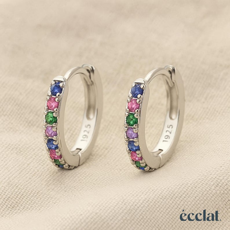 Boucles d'oreilles en zircone multicolore, créoles en acier inoxydable, boucles d'oreilles Huggie colorées, créoles pavé CZ, boucles d'oreilles Dainty Huggie Silver
