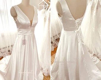 Wedding Dress, Satin Bridal Wedding Dress, A Line Wedding Dress, V-Neck, Lace Up, Sleeveless Off White Wedding Dress w/ Pockets Women Size 8