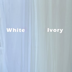 Mantella da sposa con spalle scoperte, lunga mantella in tulle con perle, coprispalle da sposa con applicazioni di fiori in pizzo, strascico trasparente per abito senza schienale immagine 11