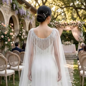 ブライダルショルダーケープ、シルバーのスパンコールがあしらわれたロングチュールウェディングベール、床まで届くカテドラルトレーン