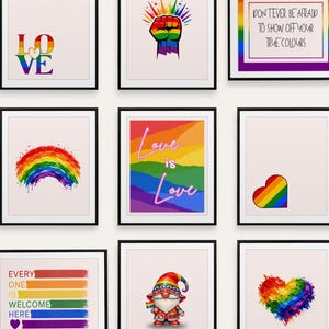 Könnte beinhalten: Neun gerahmte Kunstdrucke mit LGBTQ+-Themen. Die Drucke zeigen Regenbogenfarben, Herzen und Texte wie "Love is Love" und "Don't ever be afraid to show off your true colours". Die Drucke sind in schwarzen Rahmen.