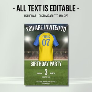 Op de afbeelding: Een aanpasbare verjaardagsfeestuitnodiging met een geel en blauw voetbalshirtontwerp. Het shirt heeft de naam "CHRIS" en het nummer "07". De uitnodiging bevat de tekst "YOU ARE INVITED TO BIRTHDAY PARTY" en de datum.
