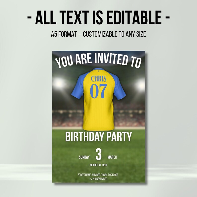 Op de afbeelding: Een aanpasbare verjaardagsfeestuitnodiging met een geel en blauw voetbalshirtontwerp. Het shirt heeft de naam "CHRIS" en het nummer "07". De uitnodiging bevat de tekst "YOU ARE INVITED TO BIRTHDAY PARTY" en de datum.