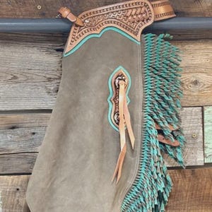 Jambières de cowboy western en cuir avec franges turquoises - Équipement d'équitation de rodéo fait main - Harnais outillé