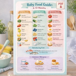 Op de afbeelding: Een set van drie keramische mokken met een gespikkelde, matte afwerking. De mokken zijn in crème, lichtgrijs en donkergrijs. Elke mok heeft een eenvoudig, minimalistisch ontwerp.