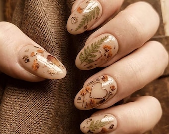 Pressed Flower Press on Nails | Short Almond | Cottagecore Botanical Design | Gold Foil Leaf | Vintage Wedding Nails | Spring Nature