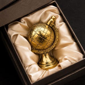 Vintage Golden Rotating World Globe Metal Desktop Decor & Educational Ornament for Home Office Desk