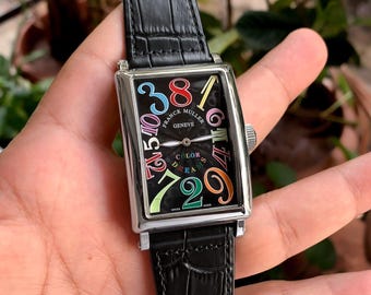 Reloj Franck Muller Long Island Color Dreams – Automático, esfera multicolor con números arábigos, correa de cuero negro.