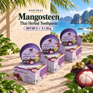 Peut inclure: Un ensemble de trois contenants ronds violets de dentifrice aux herbes thaïlandaises Nokthai Mangosteen, 25g chacun. L'emballage présente du texte en thaï et en anglais, un graphique d'une bouche souriante et un mangoustan. Trois mangoustans sont visibles.