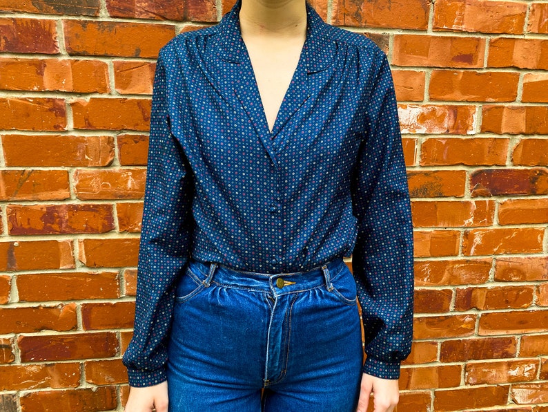 Vintage 1970s 1980s Lady Arrow Long Sleeve V-Neck Collared Button Up Blouse Size 14